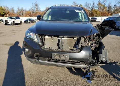 2017 Nissan Pathfinder S z USA, uszkodzony, nr VIN 5N1DR2MM3HC900879